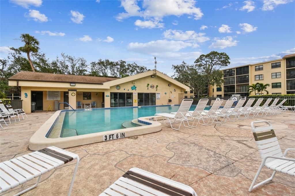 For Sale: $119,000 (1 beds, 1 baths, 924 Square Feet)