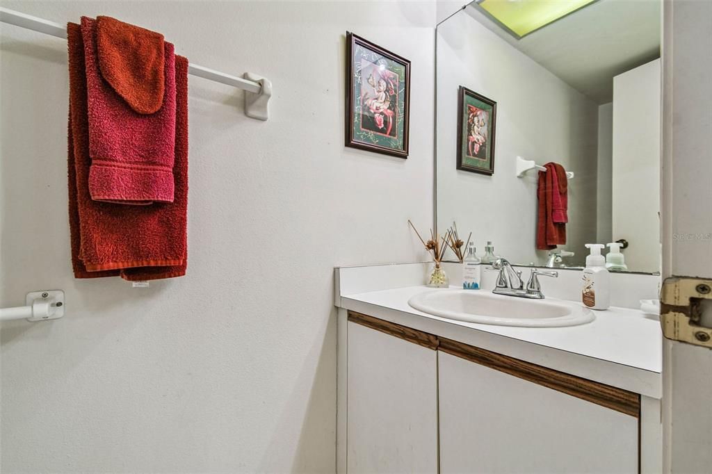 For Sale: $119,000 (1 beds, 1 baths, 924 Square Feet)