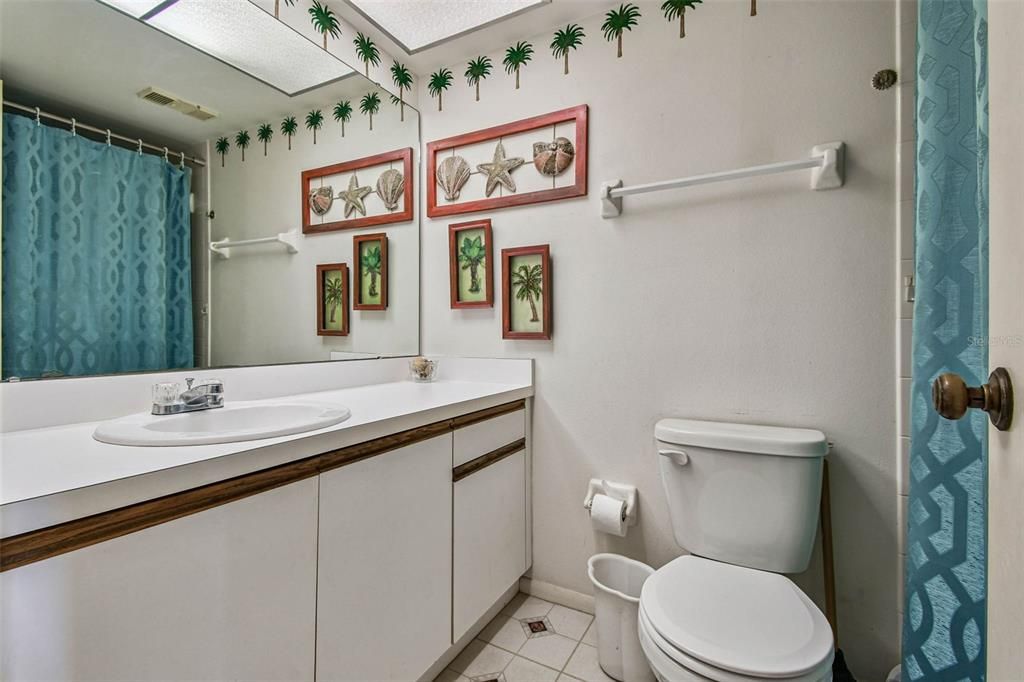 For Sale: $119,000 (1 beds, 1 baths, 924 Square Feet)