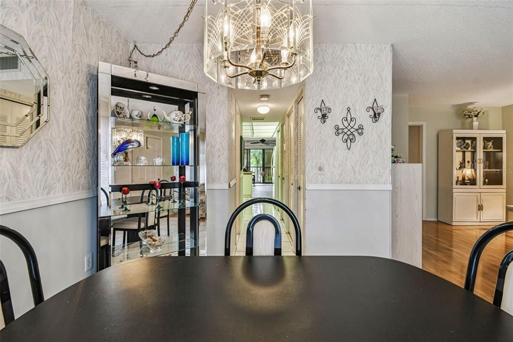 For Sale: $119,000 (1 beds, 1 baths, 924 Square Feet)