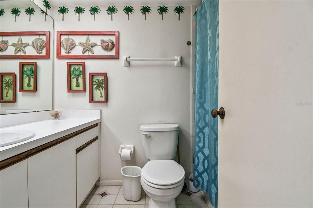 For Sale: $119,000 (1 beds, 1 baths, 924 Square Feet)