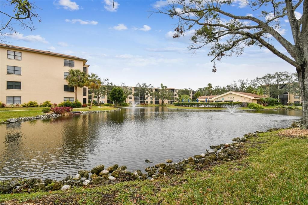 For Sale: $119,000 (1 beds, 1 baths, 924 Square Feet)