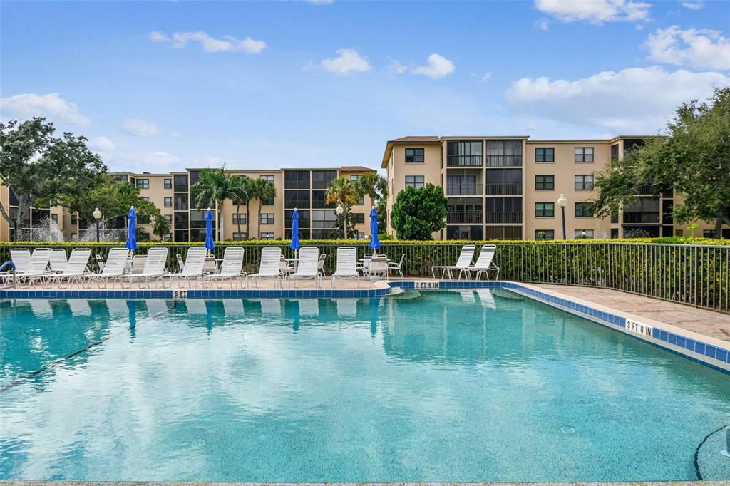 For Sale: $119,000 (1 beds, 1 baths, 924 Square Feet)