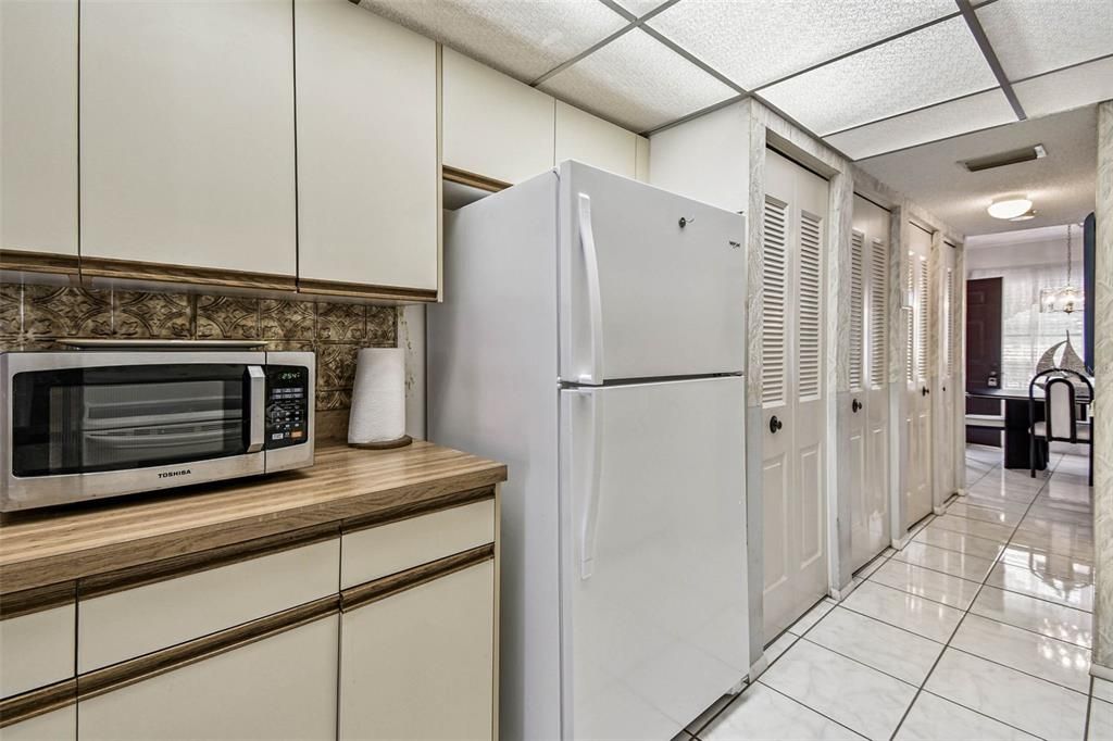 For Sale: $119,000 (1 beds, 1 baths, 924 Square Feet)