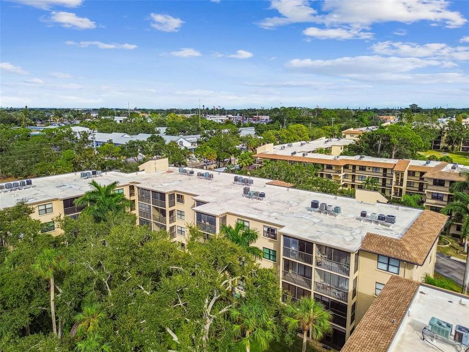 For Sale: $119,000 (1 beds, 1 baths, 924 Square Feet)