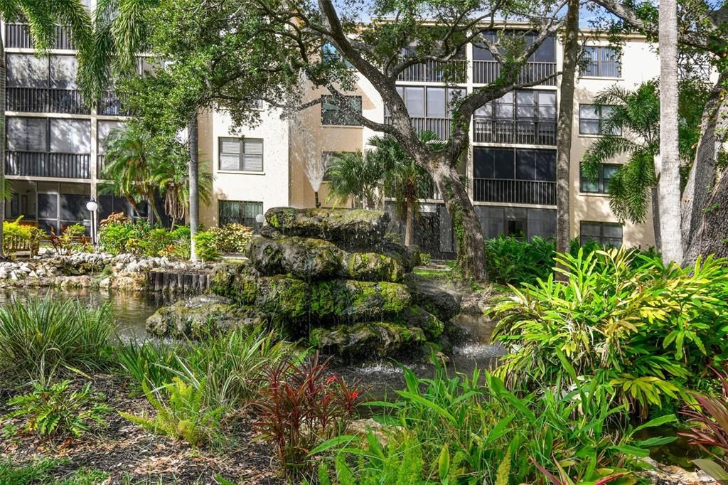 For Sale: $119,000 (1 beds, 1 baths, 924 Square Feet)