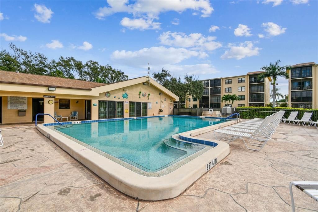 For Sale: $119,000 (1 beds, 1 baths, 924 Square Feet)