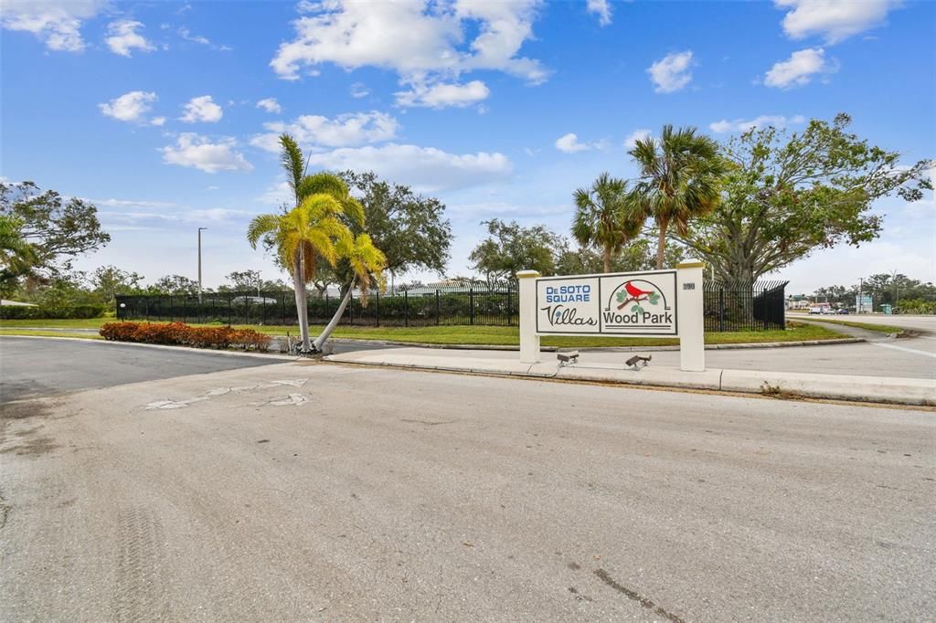 For Sale: $119,000 (1 beds, 1 baths, 924 Square Feet)