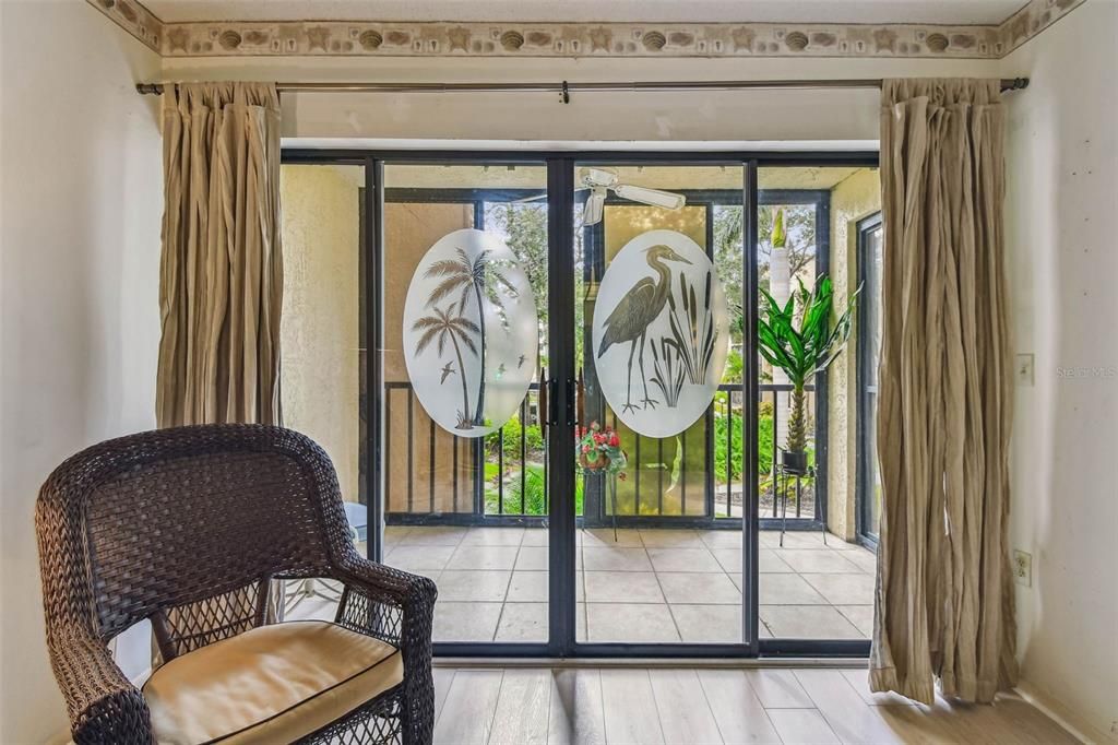 For Sale: $119,000 (1 beds, 1 baths, 924 Square Feet)