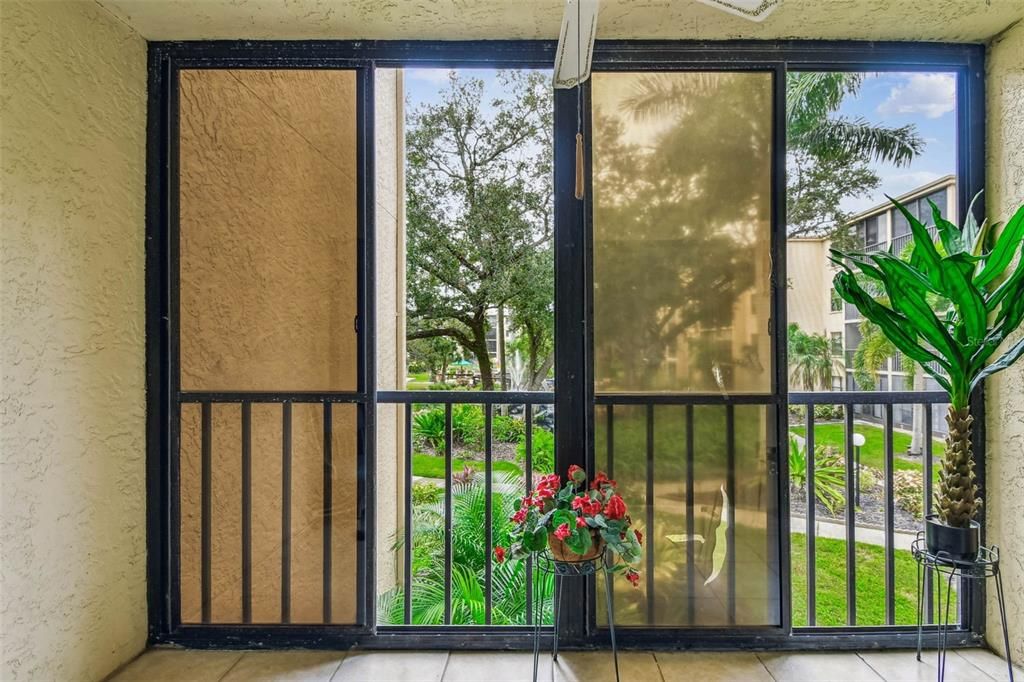 For Sale: $119,000 (1 beds, 1 baths, 924 Square Feet)