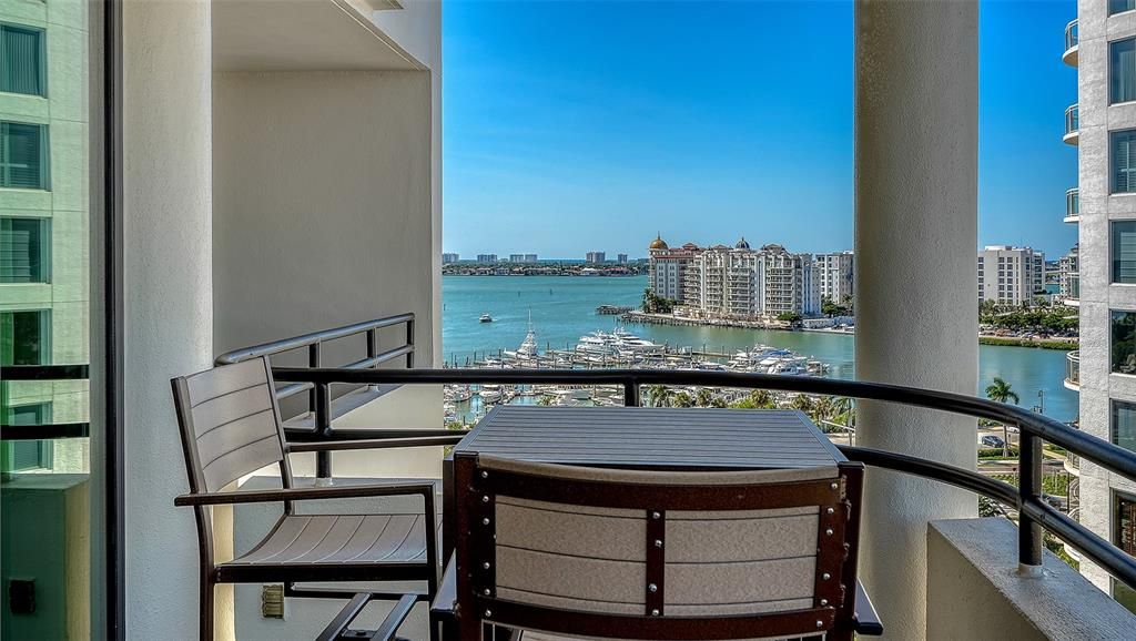 For Sale: $1,499,900 (3 beds, 2 baths, 1901 Square Feet)