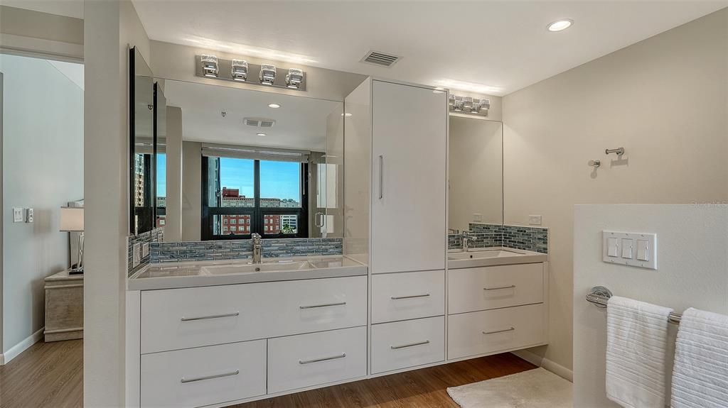 For Sale: $1,499,900 (3 beds, 2 baths, 1901 Square Feet)