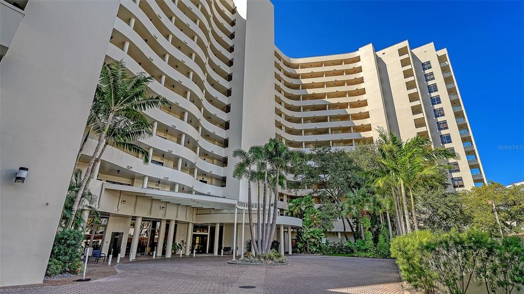 For Sale: $1,499,900 (3 beds, 2 baths, 1901 Square Feet)