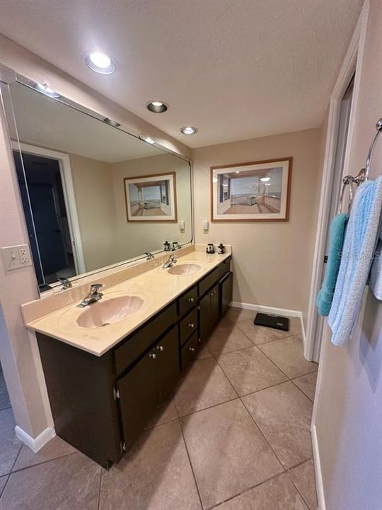 For Rent: $3,800 (2 beds, 2 baths, 1270 Square Feet)