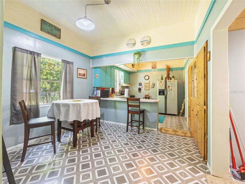 For Sale: $195,000 (2 beds, 2 baths, 1321 Square Feet)