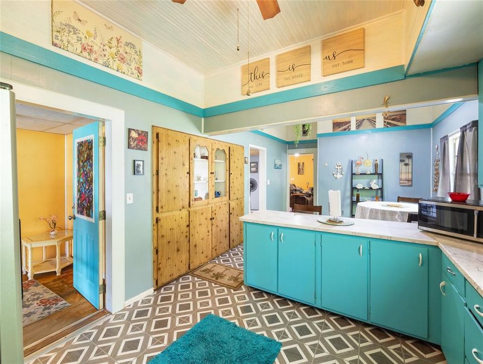 For Sale: $195,000 (2 beds, 2 baths, 1321 Square Feet)