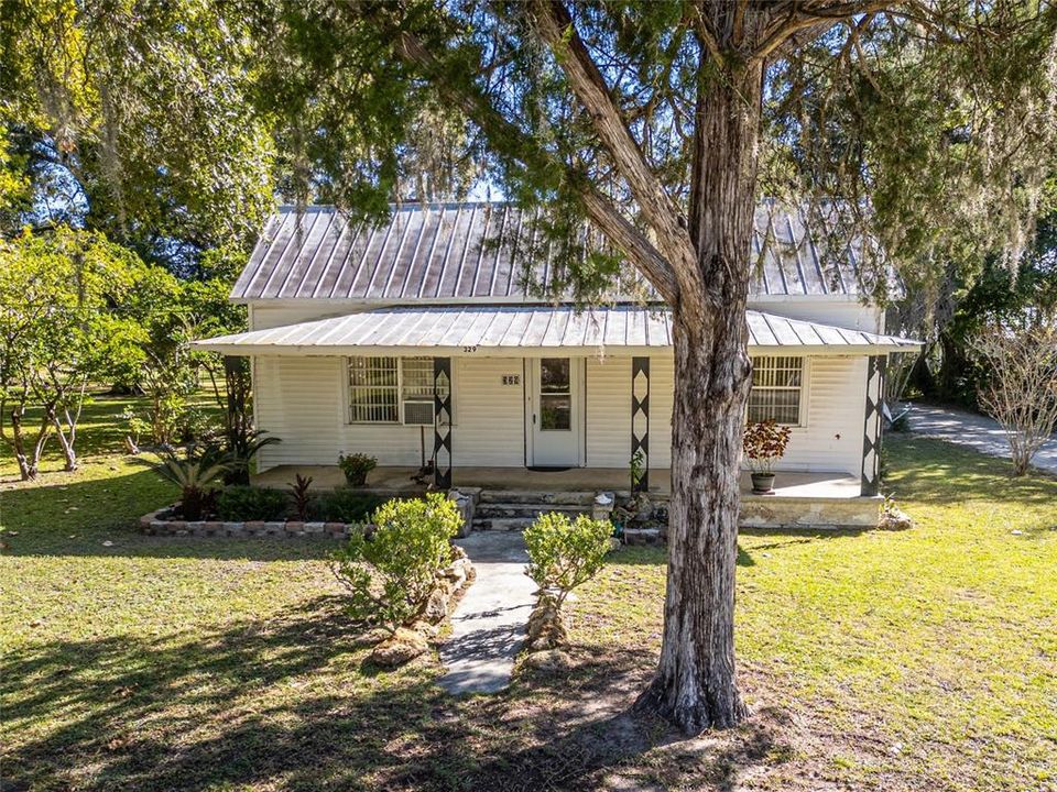 For Sale: $195,000 (2 beds, 2 baths, 1321 Square Feet)