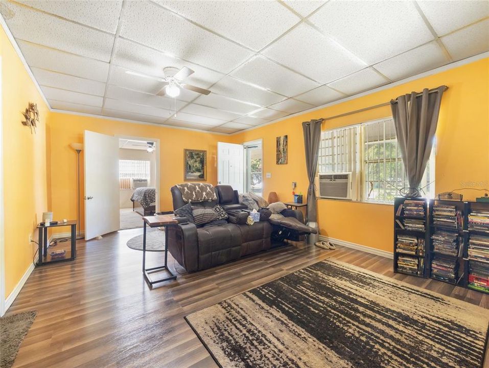 For Sale: $195,000 (2 beds, 2 baths, 1321 Square Feet)