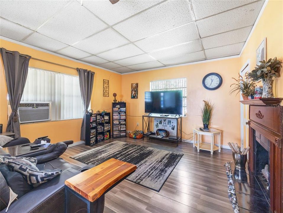 For Sale: $195,000 (2 beds, 2 baths, 1321 Square Feet)