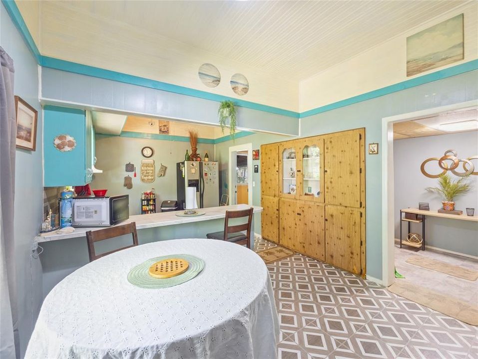 For Sale: $195,000 (2 beds, 2 baths, 1321 Square Feet)