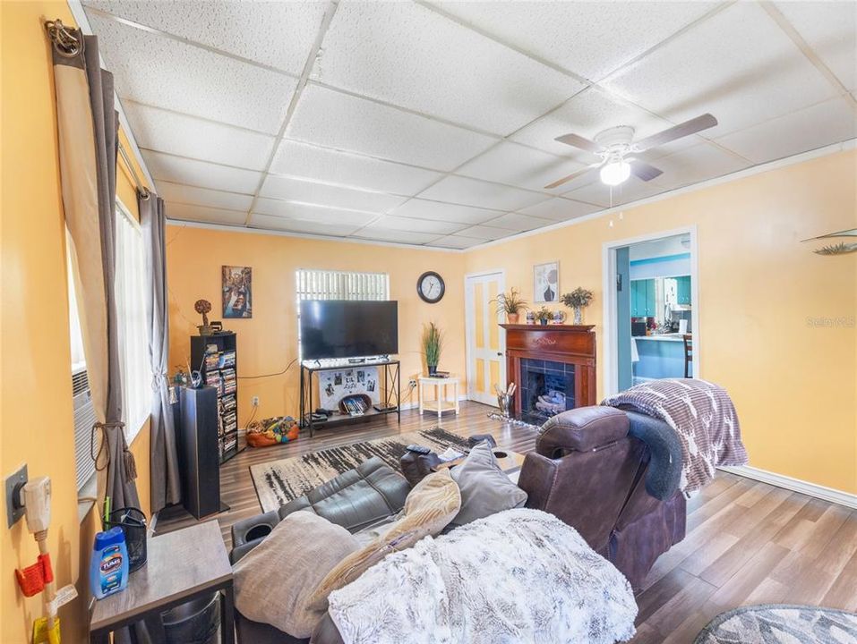 For Sale: $195,000 (2 beds, 2 baths, 1321 Square Feet)