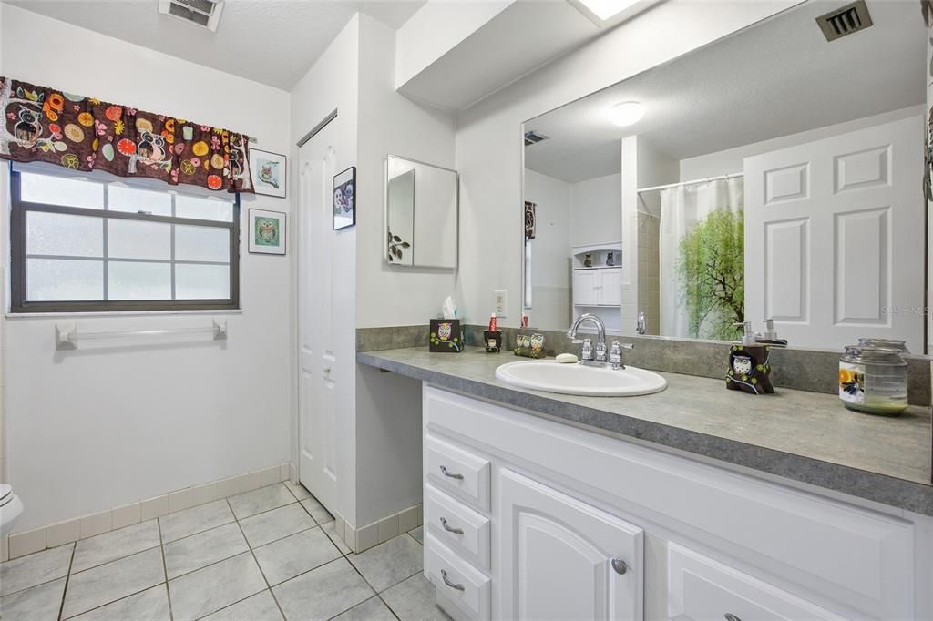 На продажу: $305,000 (3 спален, 2 ванн, 1944 Квадратных фут)