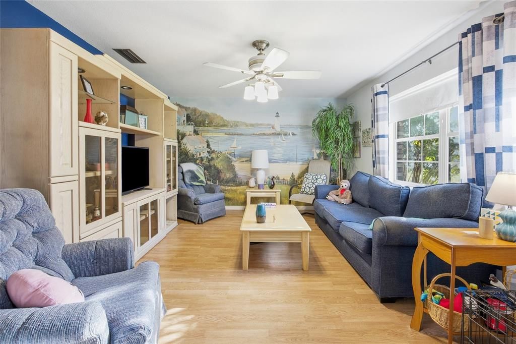 На продажу: $305,000 (3 спален, 2 ванн, 1944 Квадратных фут)