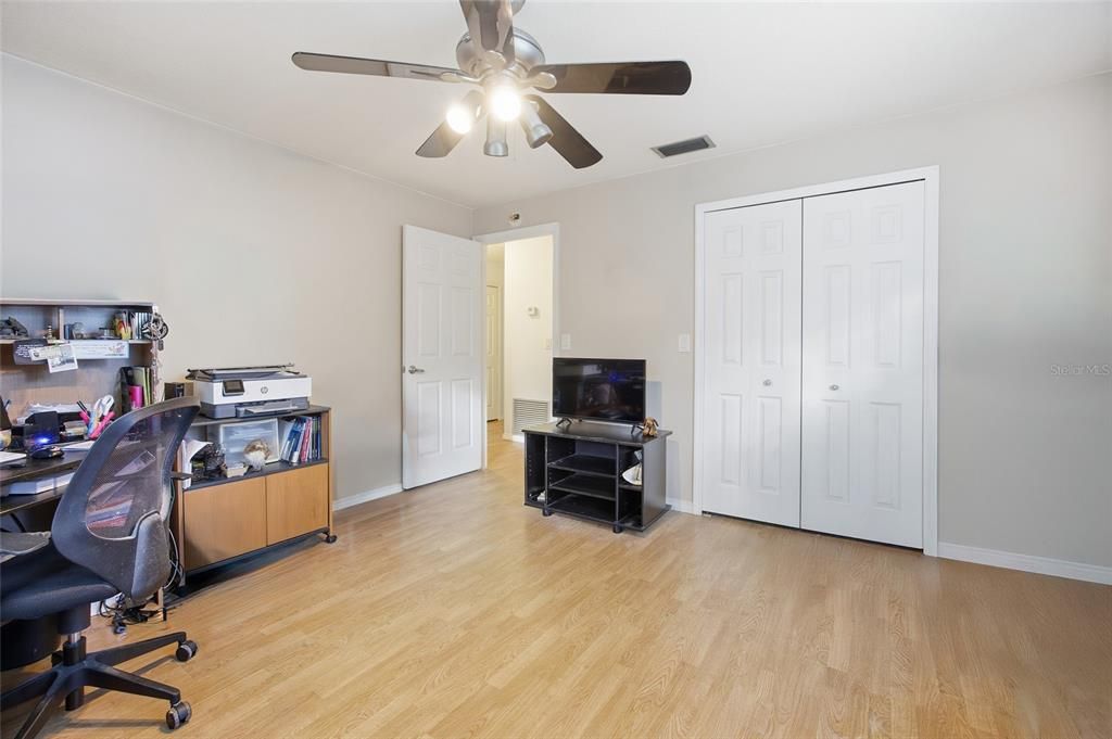 На продажу: $305,000 (3 спален, 2 ванн, 1944 Квадратных фут)