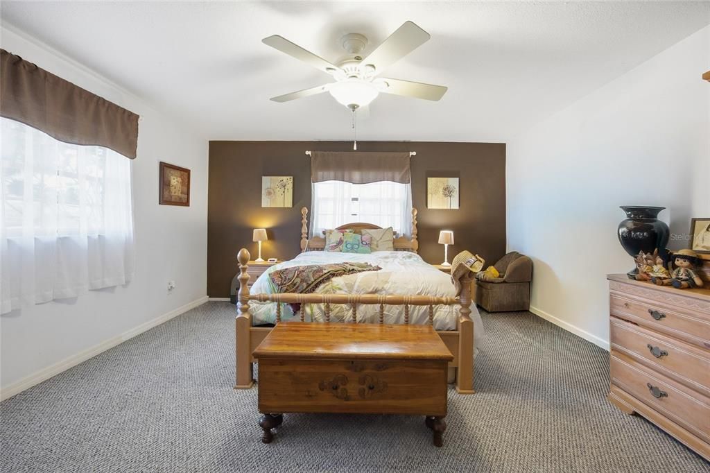 На продажу: $305,000 (3 спален, 2 ванн, 1944 Квадратных фут)