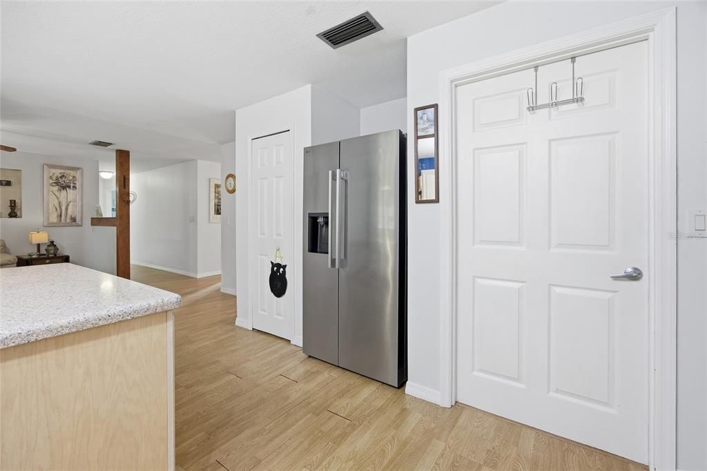 На продажу: $305,000 (3 спален, 2 ванн, 1944 Квадратных фут)