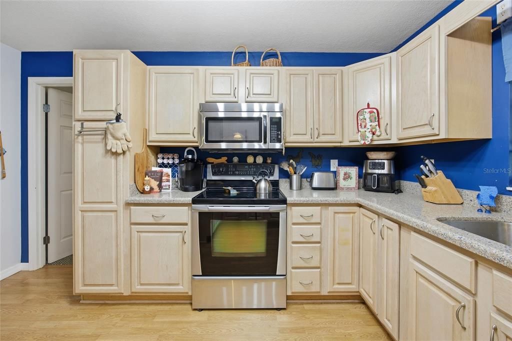 На продажу: $305,000 (3 спален, 2 ванн, 1944 Квадратных фут)