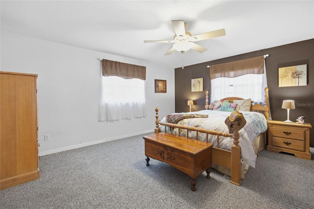 На продажу: $305,000 (3 спален, 2 ванн, 1944 Квадратных фут)