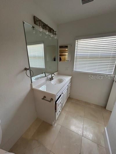 В аренду: $4,000 (5 спален, 4 ванн, 3584 Квадратных фут)