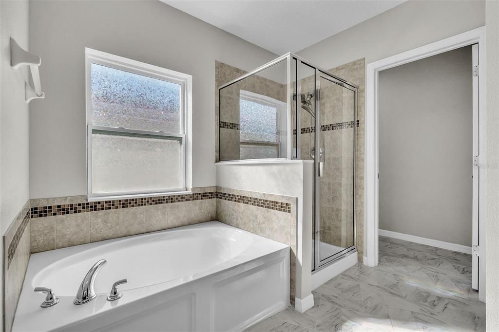 Под контрактом: $380,000 (4 спален, 2 ванн, 1820 Квадратных фут)