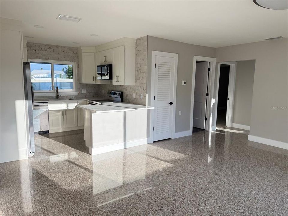 出租: $3,700 (3 贝兹, 2 浴室, 1107 平方英尺)