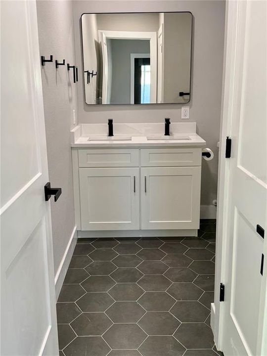 出租: $3,700 (3 贝兹, 2 浴室, 1107 平方英尺)