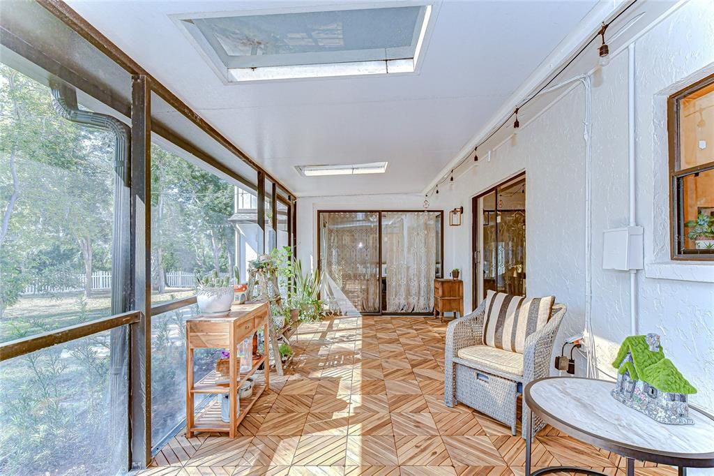 En Venta: $575,000 (4 camas, 2 baños, 2250 Pies cuadrados)