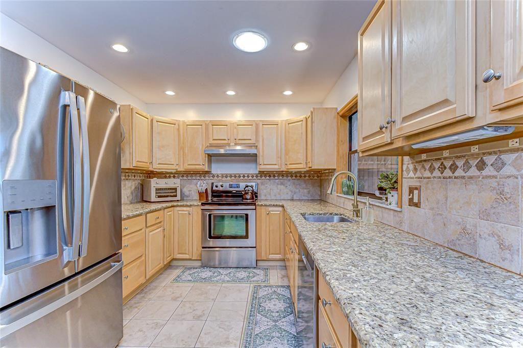 En Venta: $575,000 (4 camas, 2 baños, 2250 Pies cuadrados)