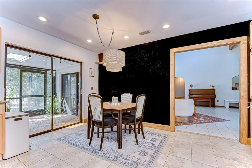 En Venta: $575,000 (4 camas, 2 baños, 2250 Pies cuadrados)