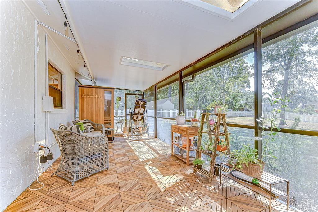 En Venta: $575,000 (4 camas, 2 baños, 2250 Pies cuadrados)