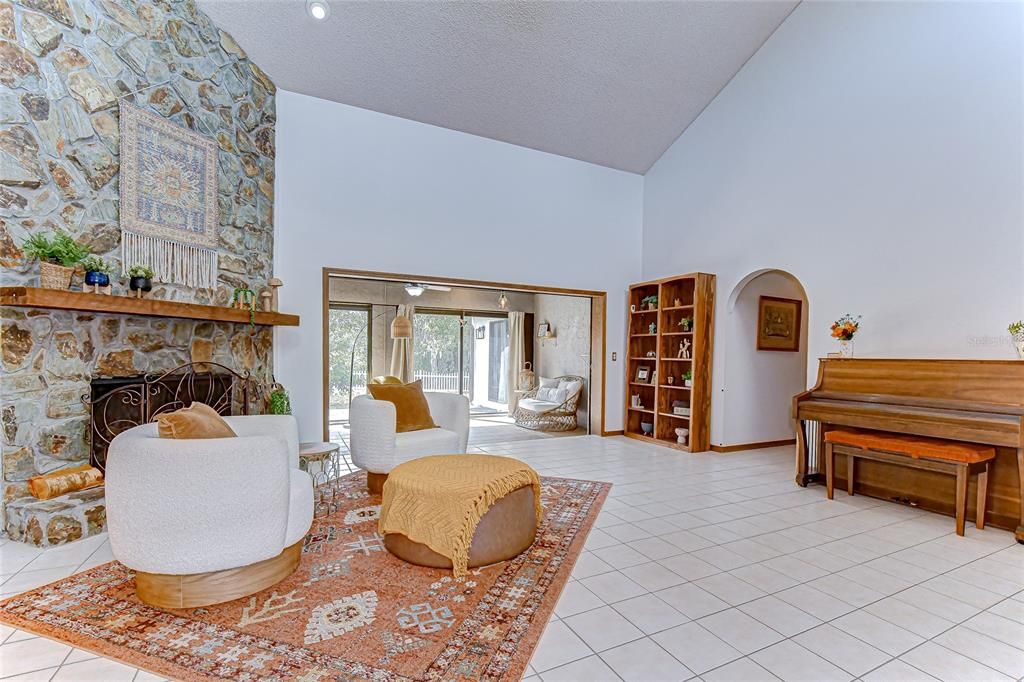 En Venta: $575,000 (4 camas, 2 baños, 2250 Pies cuadrados)