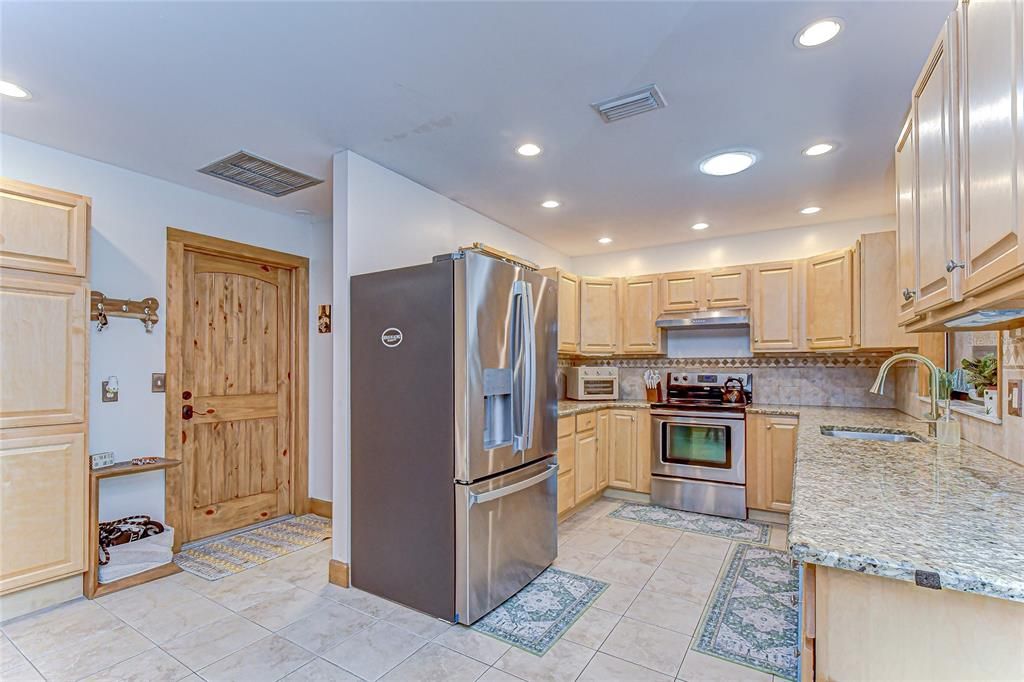 En Venta: $575,000 (4 camas, 2 baños, 2250 Pies cuadrados)