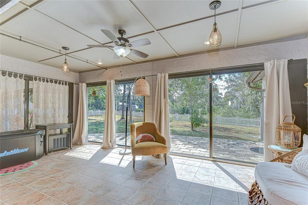 En Venta: $575,000 (4 camas, 2 baños, 2250 Pies cuadrados)