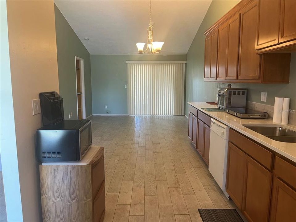 For Rent: $1,850 (2 beds, 2 baths, 935 Square Feet)