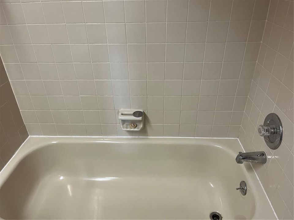 For Rent: $1,850 (2 beds, 2 baths, 935 Square Feet)