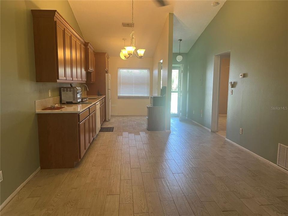 For Rent: $1,850 (2 beds, 2 baths, 935 Square Feet)