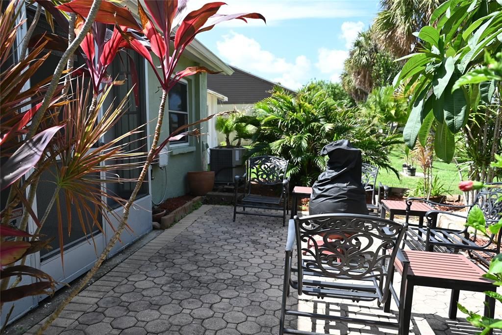 For Rent: $1,850 (2 beds, 2 baths, 935 Square Feet)