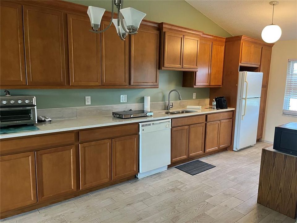 For Rent: $1,850 (2 beds, 2 baths, 935 Square Feet)