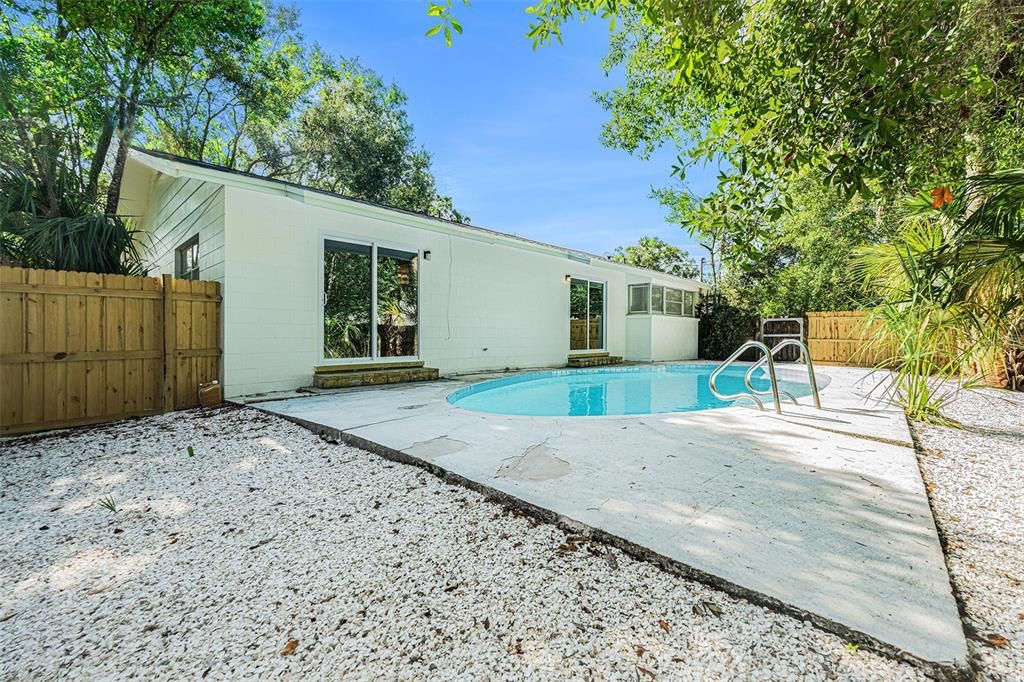 For Rent: $2,995 (4 beds, 2 baths, 1910 Square Feet)