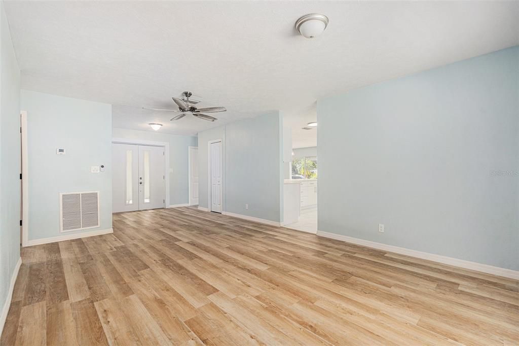 For Rent: $2,995 (4 beds, 2 baths, 1910 Square Feet)